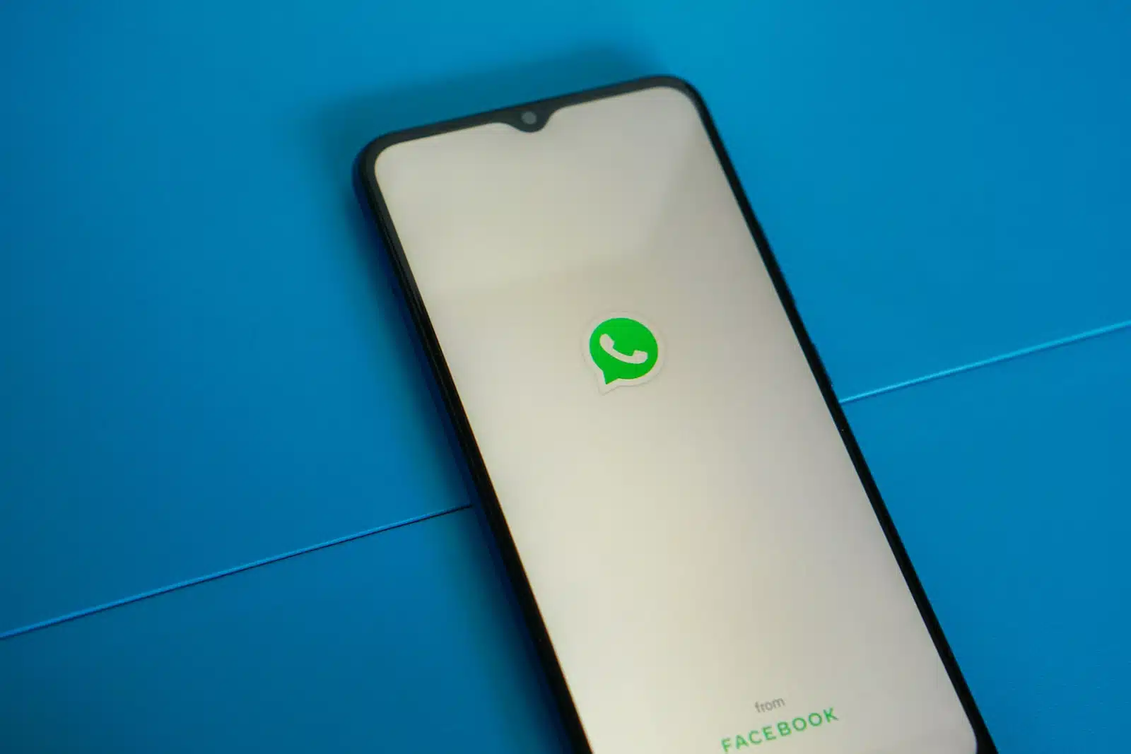 Update WhatsApp's new feature allows iOS and Android users to easily share HD Images.