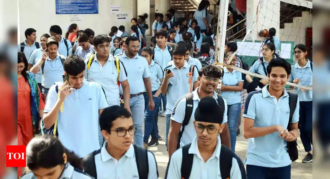 CBSE issues advisory ahead of exams, asks students to reach exam centre by 10 AM | - Times of India