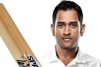 What is the price of the cricket bat that MS Dhoni and Virat Kohli are using?